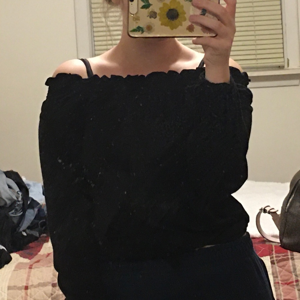 🦋off the shoulder long sleeve 🦋